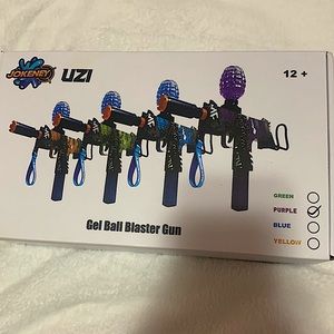 Gel ball blaster gun ! Safe and fun for friends works like new !!